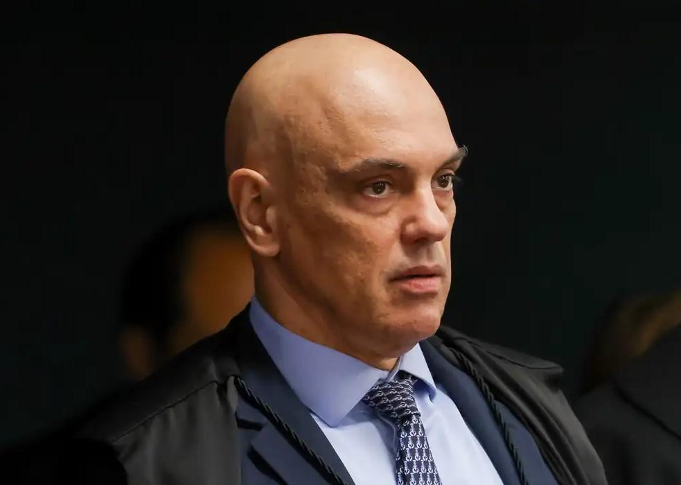 Moraes autoriza Bolsonaro a receber Tarcísio e outros aliados em casa