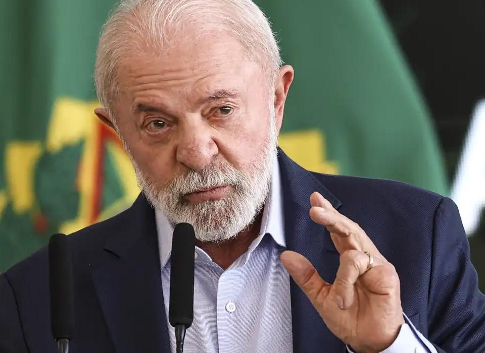 Lula finaliza plano aos setores afetados por tarifaço de Trump