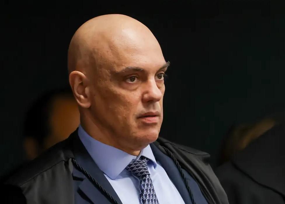 Moraes dá 48h para Bolsonaro explicar documento com pedido de asilo