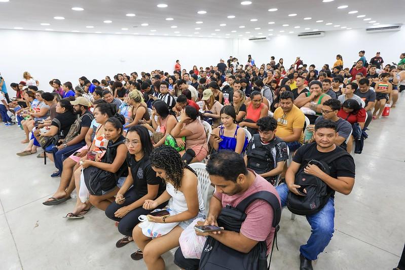 Prefeito David Almeida acompanha entrega de pulseiras do #SouManaus Passo a Paço 2025 e alerta contra venda ilegal