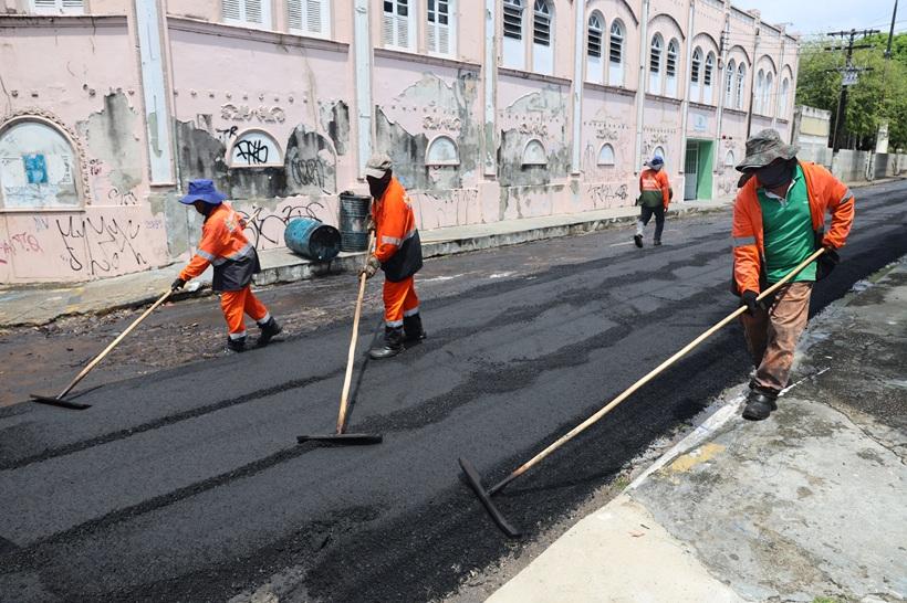 Recapeamento transforma travessa Frei Lourenço e fortalece comércio local