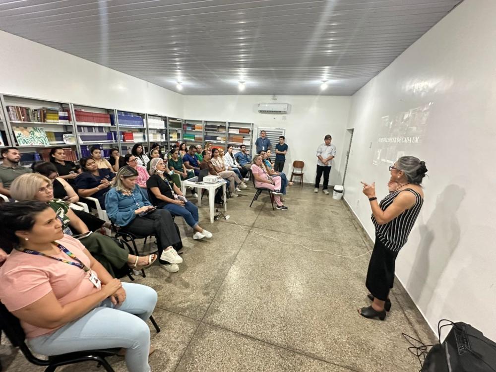 Prefeitura de Manaus promove roda de conversa sobre atenção centrada na pessoa idosa
