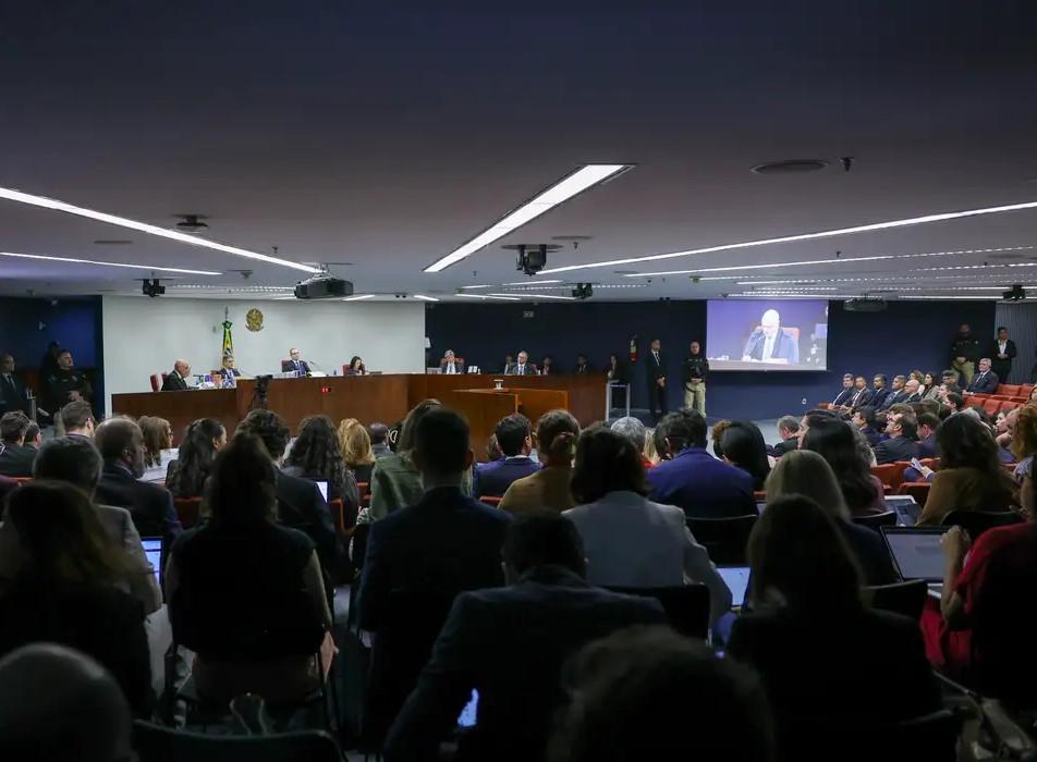 Heleno se distanciou de Bolsonaro e não sabia de golpe, diz advogado