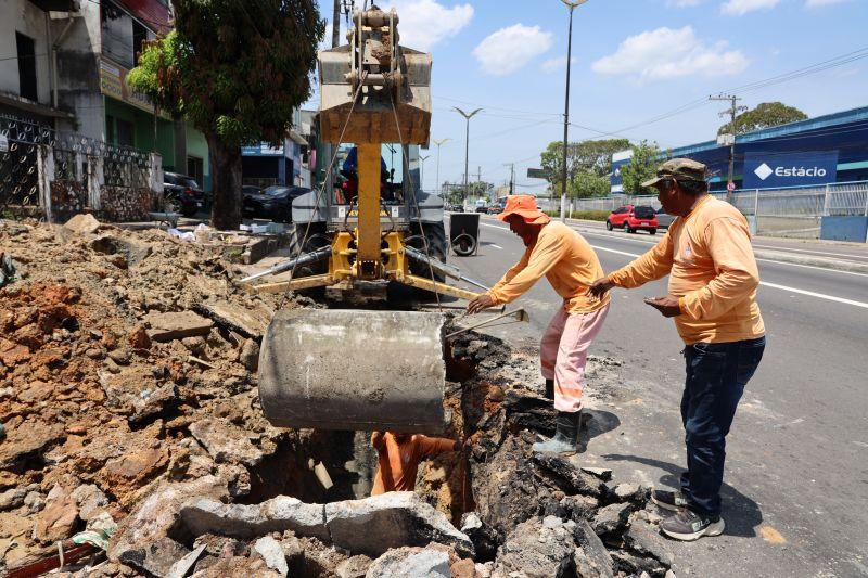 Prefeitura de Manaus age com rapidez e recupera drenagem profunda na avenida Constantino Nery