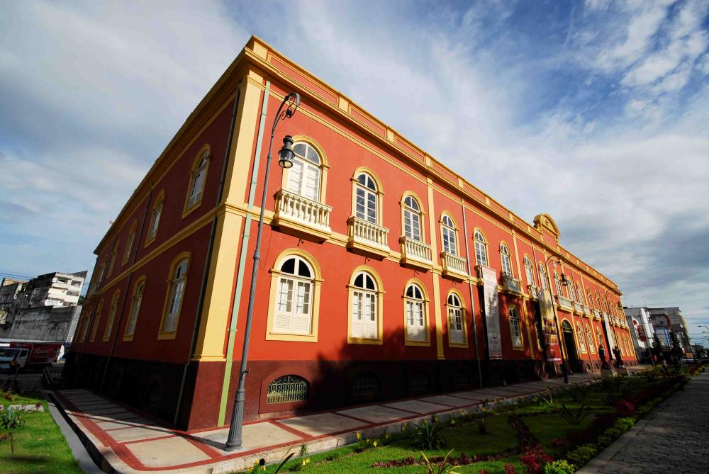 Governo do Amazonas promove seminário com escolas de samba para projetar Carnaval na Floresta 2026