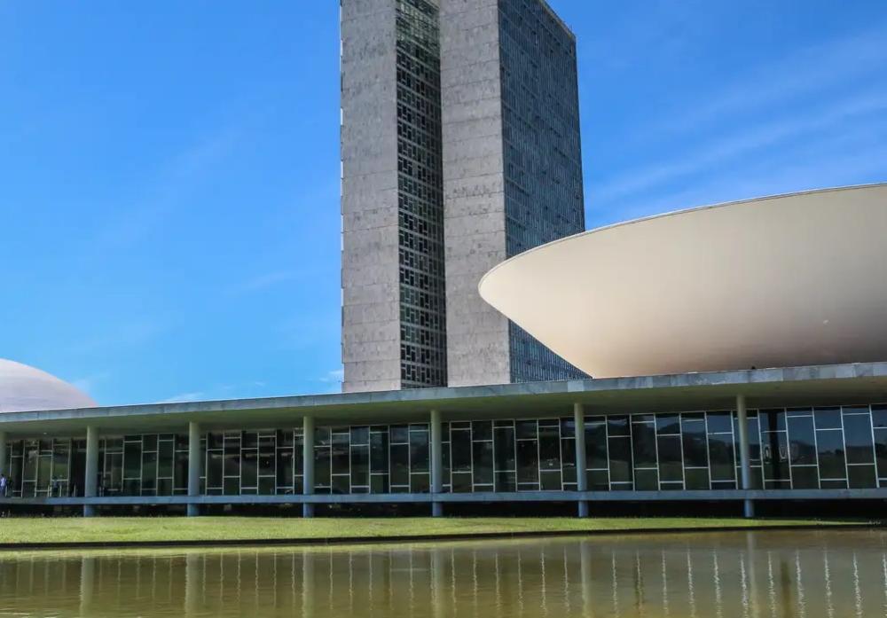 Projeto que susta regras de aborto legal em crianças avança na Câmara
