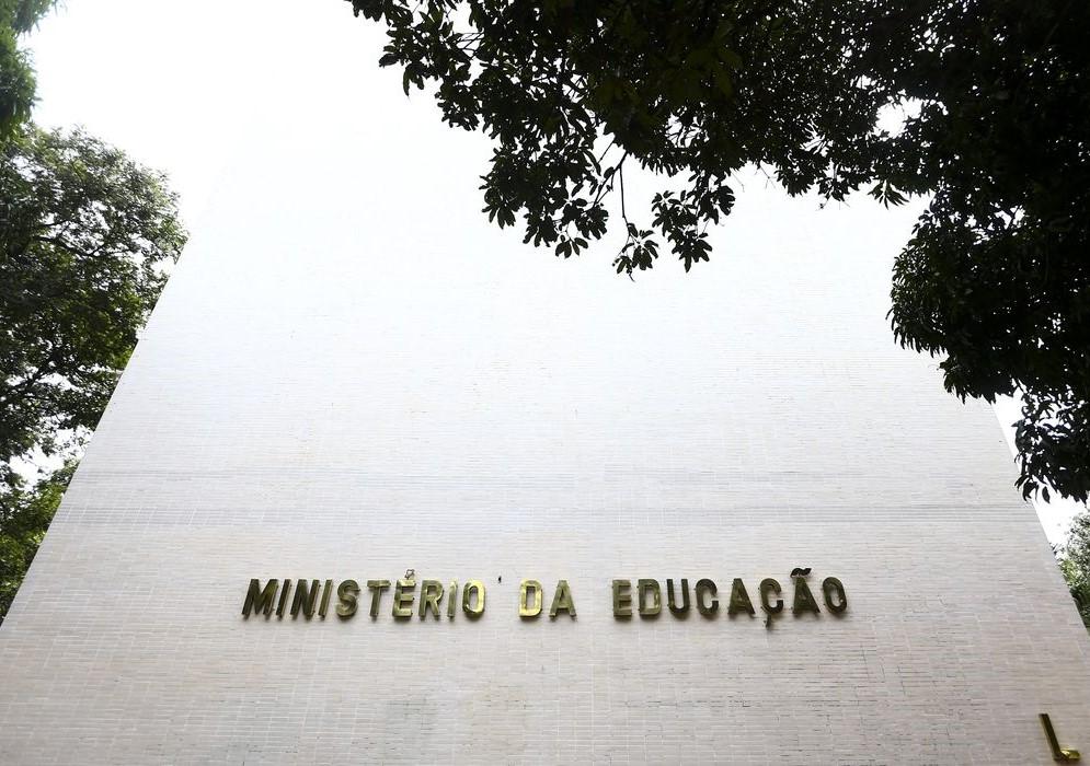 Sai lista de cursos superiores semipresenciais autorizados pelo MEC