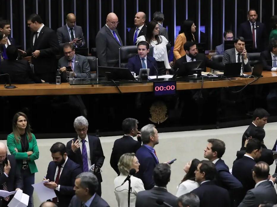 Câmara derruba voto secreto em PEC da Blindagem por falta de quórum