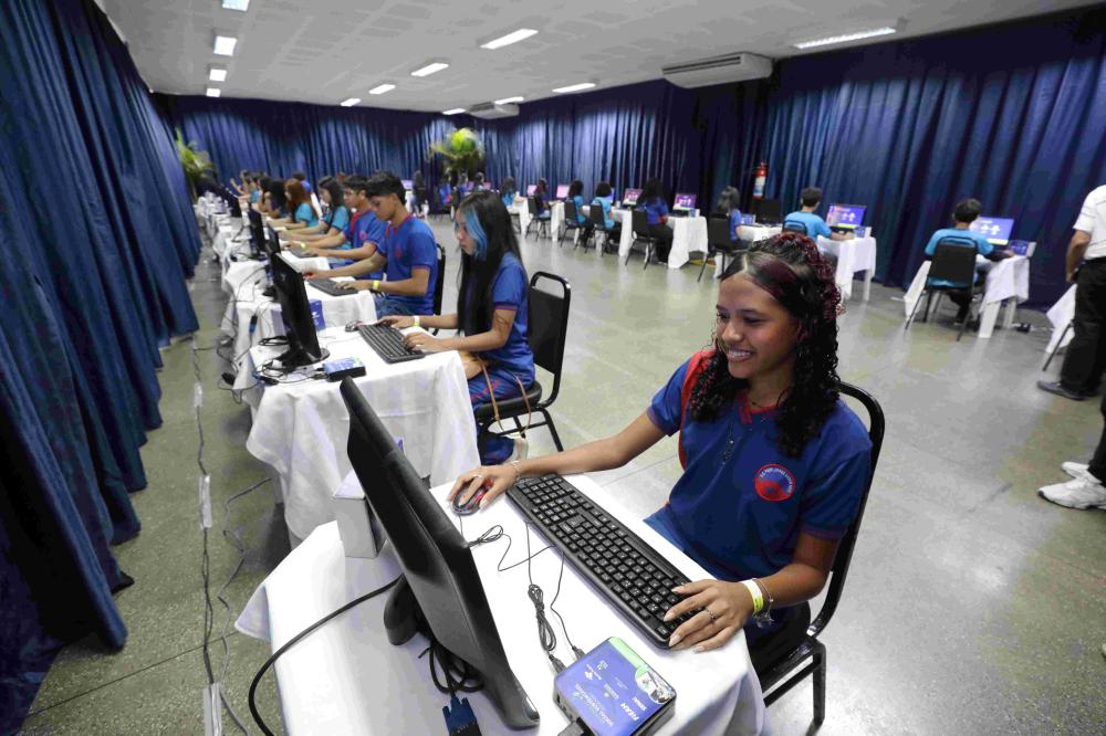 Secretaria de Educação recebe 2,5 mil minicomputadores para ampliar inclusão digital nas escolas estaduais