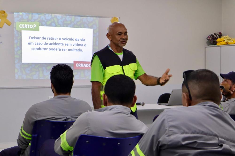 Prefeitura de Manaus leva conscientização e direção defensiva à motoristas da Tumpex