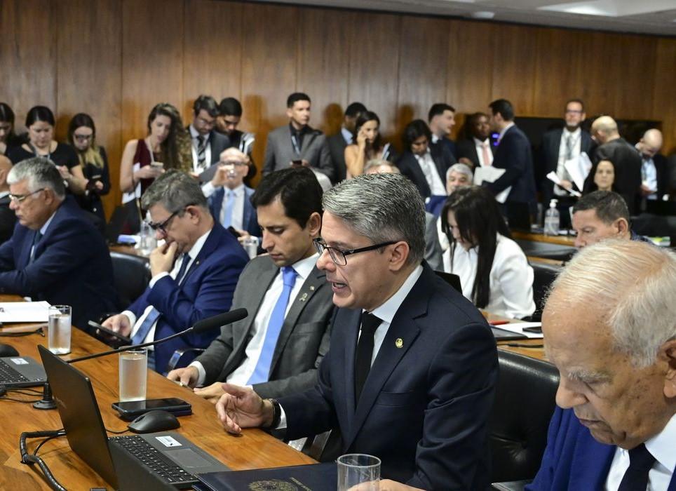 CCJ do Senado rejeita PEC da Blindagem por unanimidade