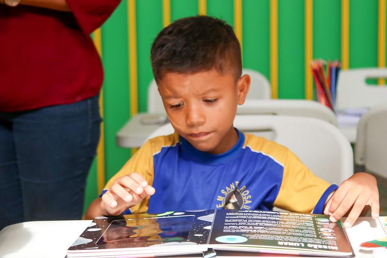 ‘Casinha do Livro’ leva encanto e novas histórias a alunos da escola Santa Rosa 2