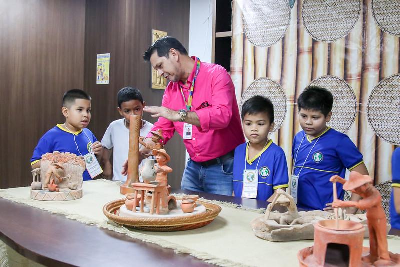 Exposição ‘O Homem do Norte’ é aberta no espaço Ecam com participação de estudantes da rede municipal