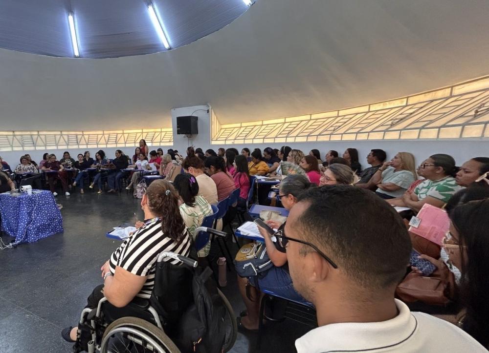 Prefeitura de Manaus realiza encontro do projeto Aprende+ com profissionais da educação infantil