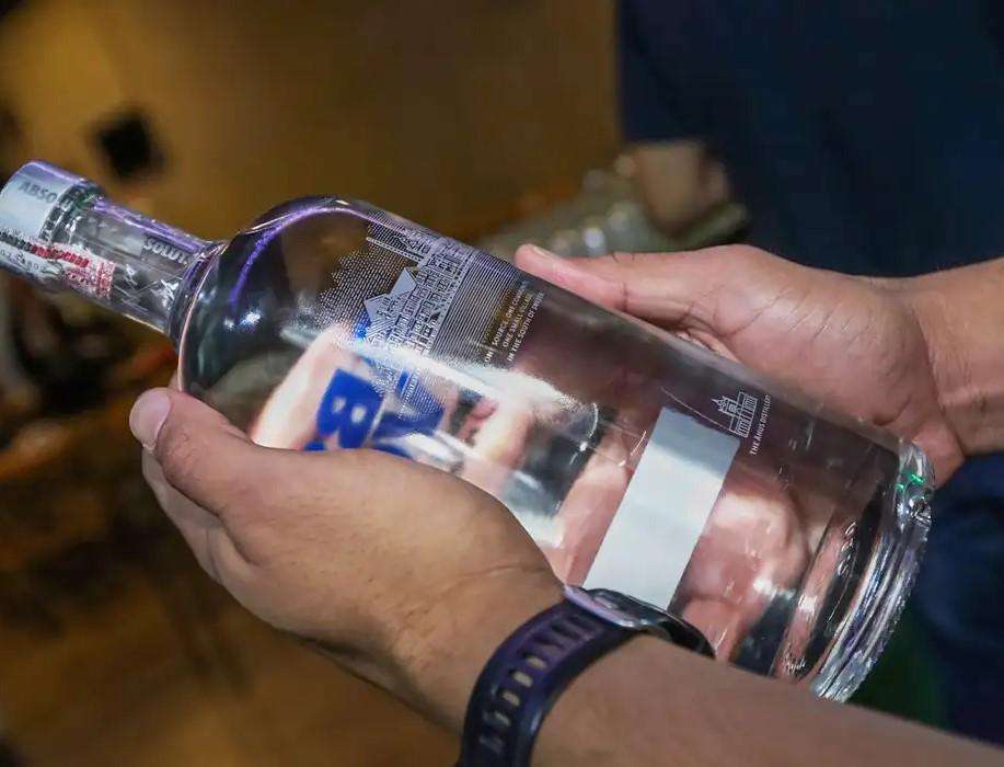 Policiais descobrem laboratório de falsificação de bebidas no DF