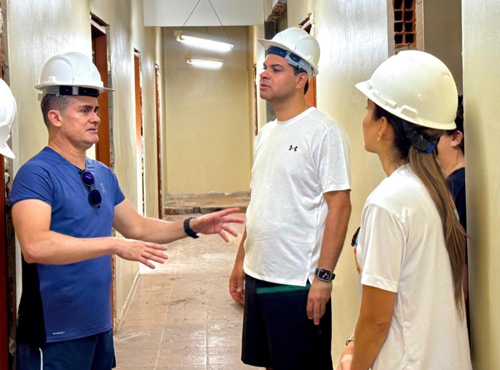 Prefeito David Almeida vistoria obras do Centro Pop, Casa de Passagem e Cras do Mutirão em Manaus