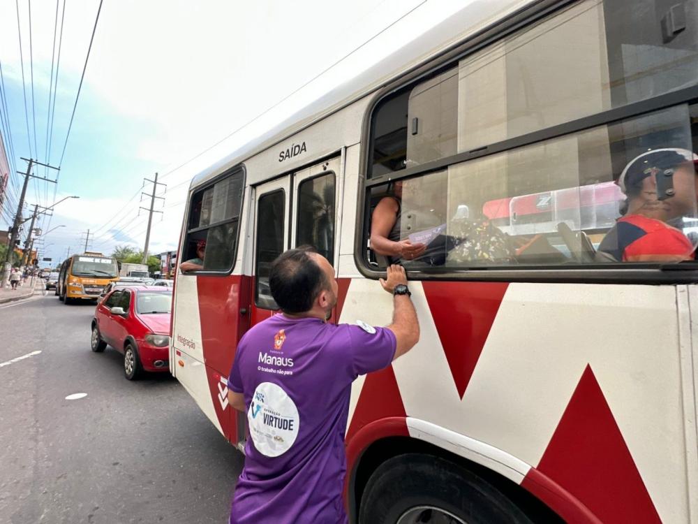 Prefeitura de Manaus realiza blitz educativa de sensibilização na zona Leste e reforça o respeito à pessoa idosa
