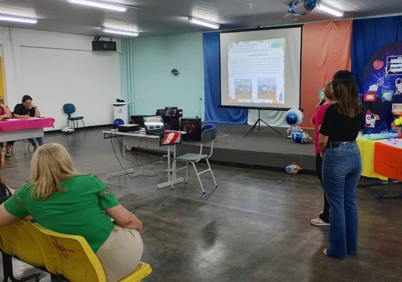 Educadores da Prefeitura de Manaus recontam histórias do cotidiano a partir do olhar das crianças em evento na zona Norte