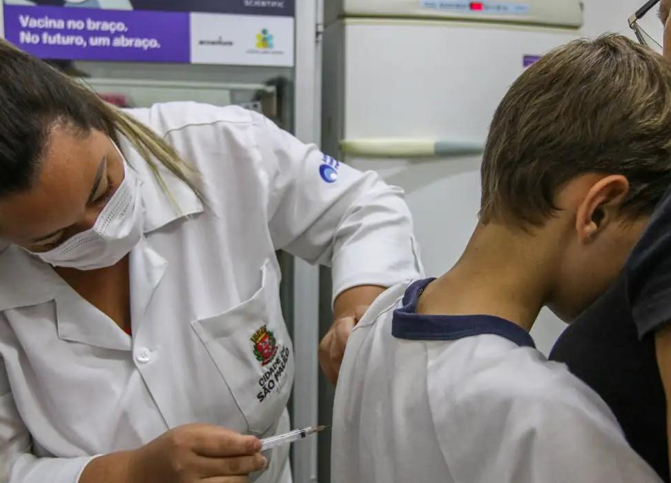 Vacina contra HPV reduz em 58% casos de câncer de colo de útero