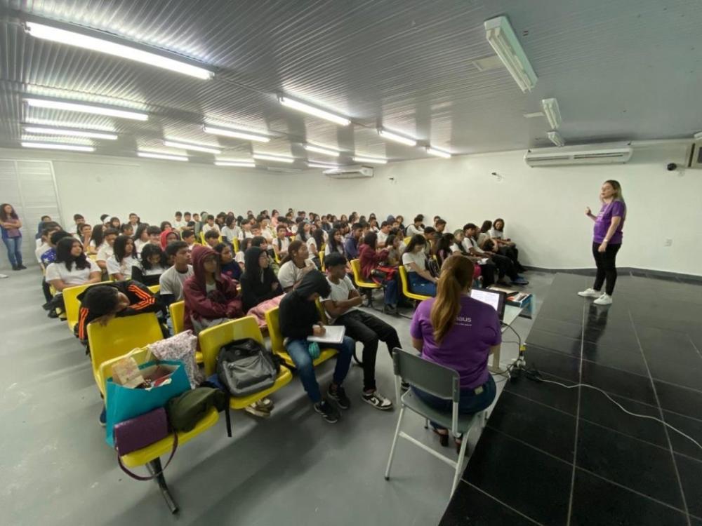 Prefeitura de Manaus realiza ação educativa com alunos de escola municipal na zona Leste