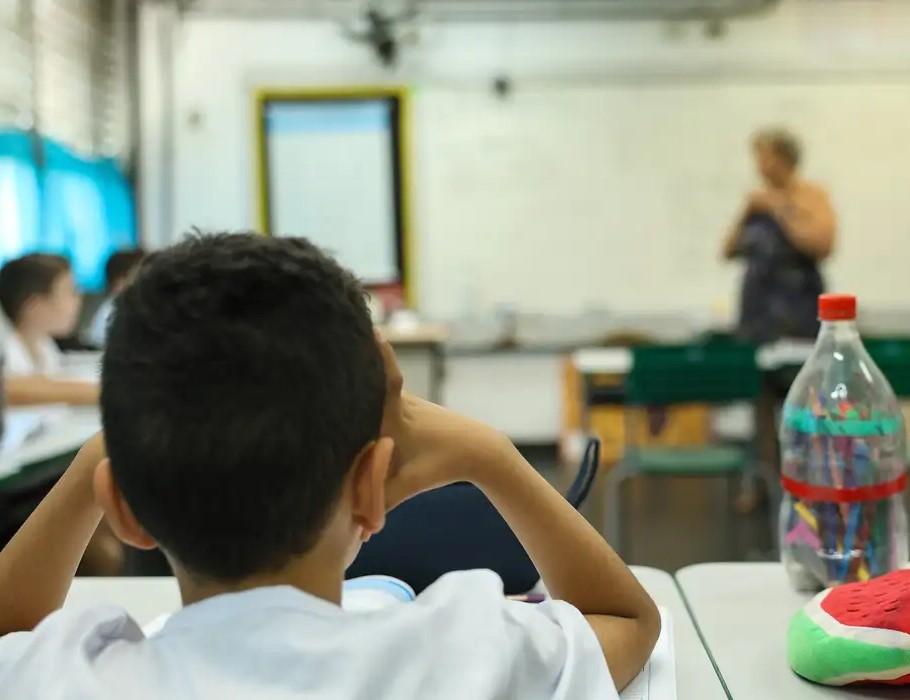 Governo abre canal para sugestões sobre uso de IA na educação