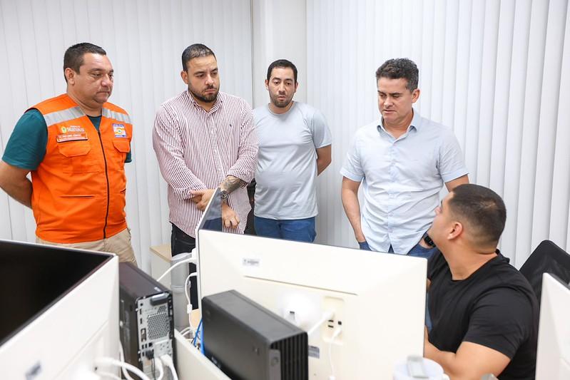 Prefeito David Almeida coordena ações da Prefeitura de Manaus durante fortes chuvas e alerta da Defesa Civil