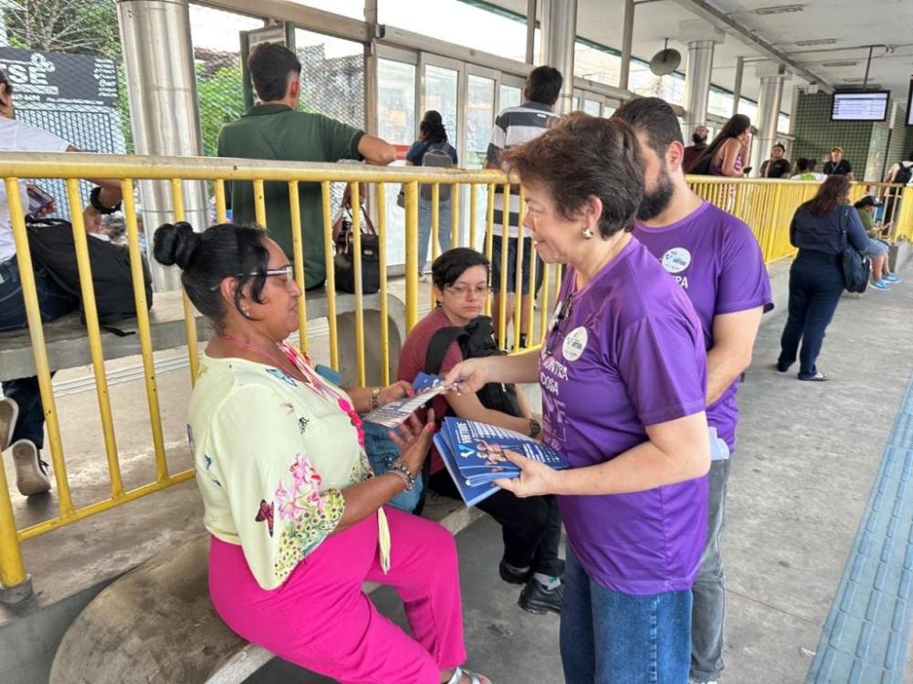 Prefeitura de Manaus realiza ação educativa sobre respeito à pessoa idosa no Terminal 1
