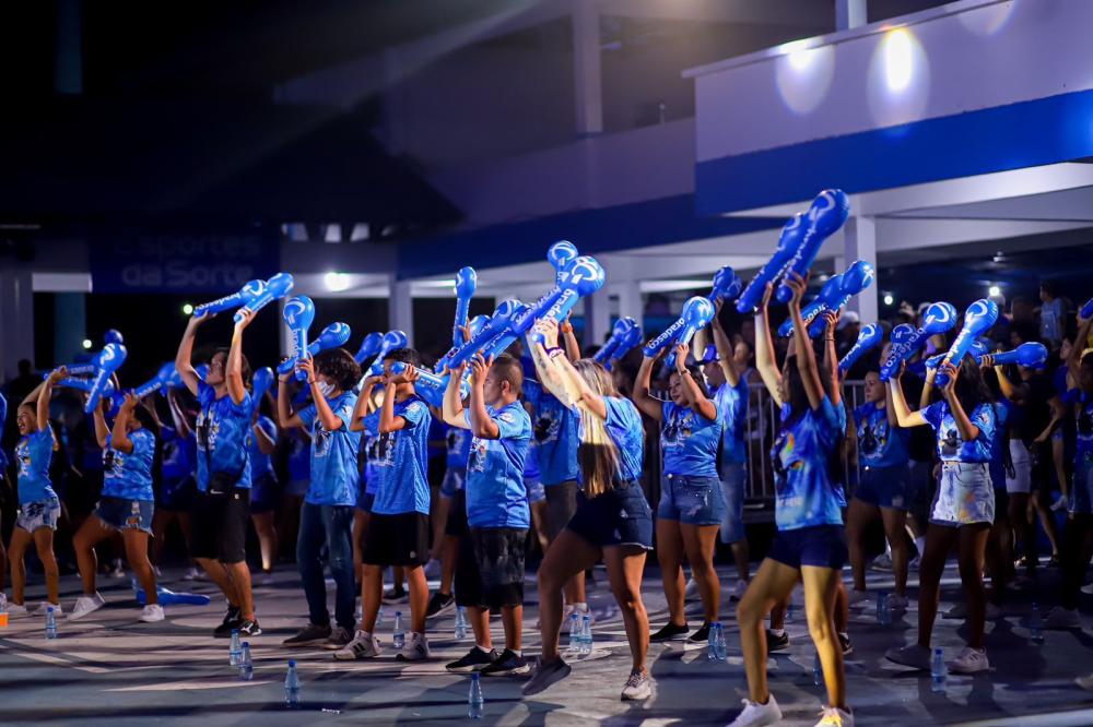 Em clima de festa, Boi Caprichoso realiza ensaio técnico para comemorar 112 anos