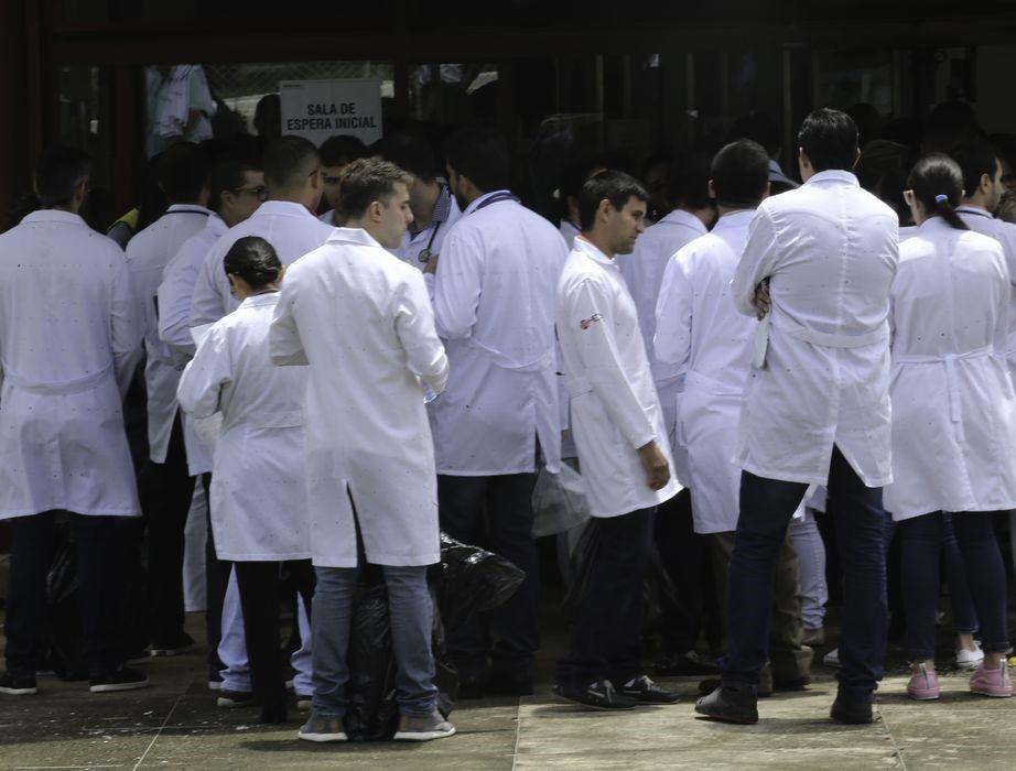 Revalida 2025/2: prazo para envio de diploma médico começa hoje