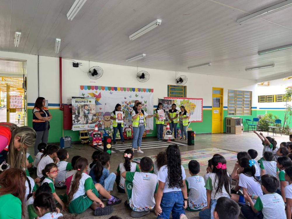 Crianças de escola da Prefeitura de Manaus participam de bate-papo sobre educação para o trânsito