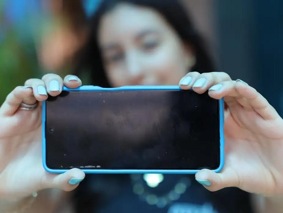 Cai de 51% para 37% uso de internet nas escolas por adolescentes
