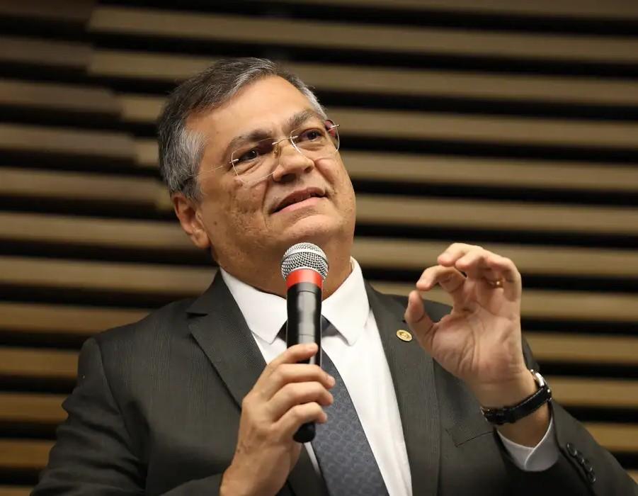 Eventuais crimes em emendas Pix antigas serão apurados, garante Dino