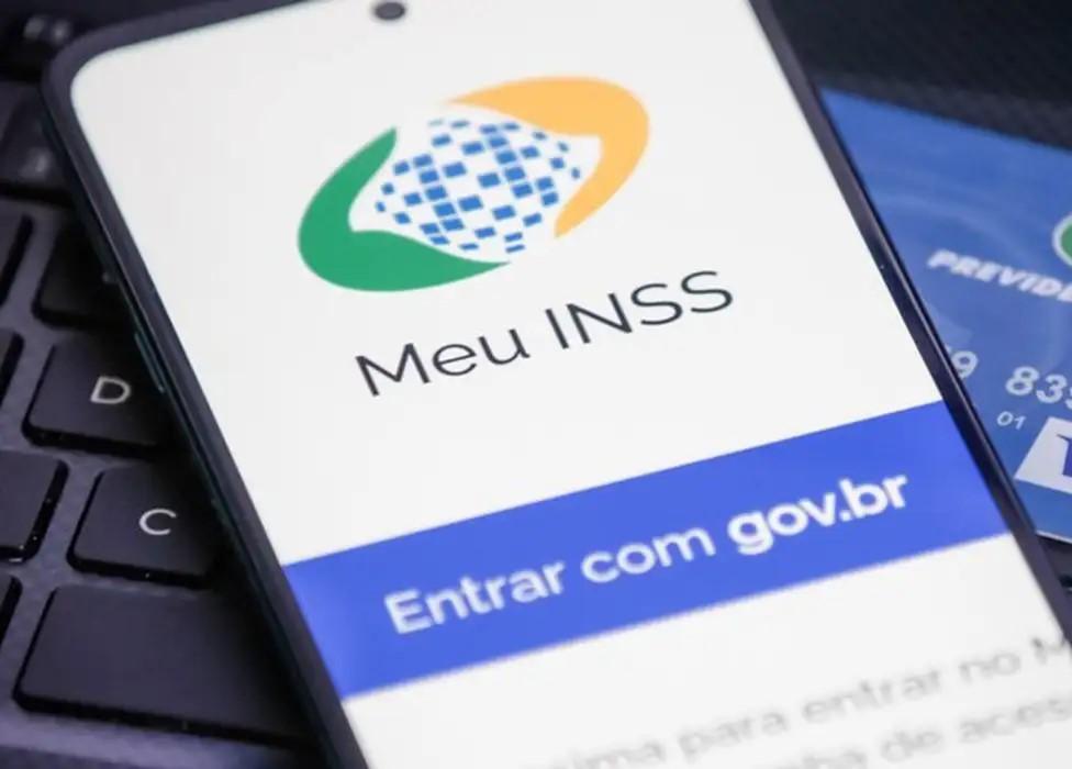 Governo ressarciu R$ 2,3 bilhões a aposentados e pensionistas Governo ressarciu R$ 2,3 bilhões a aposentados e pensionistas