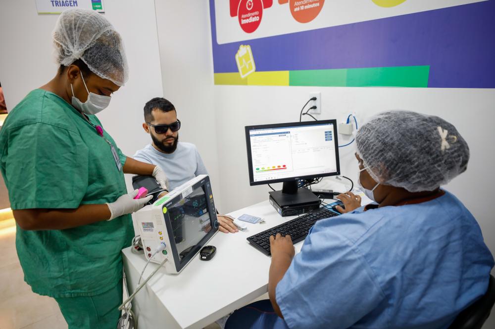 Profissionais de saúde do Hospital Platão Araújo realizam capacitação para atuar no novo modelo de atendimento 'Fast Track' da unidade Profissionais de saúde do Hospital Platão Araújo realizam capacitação para atuar no novo modelo de atendimento 'Fast Track' da unidade