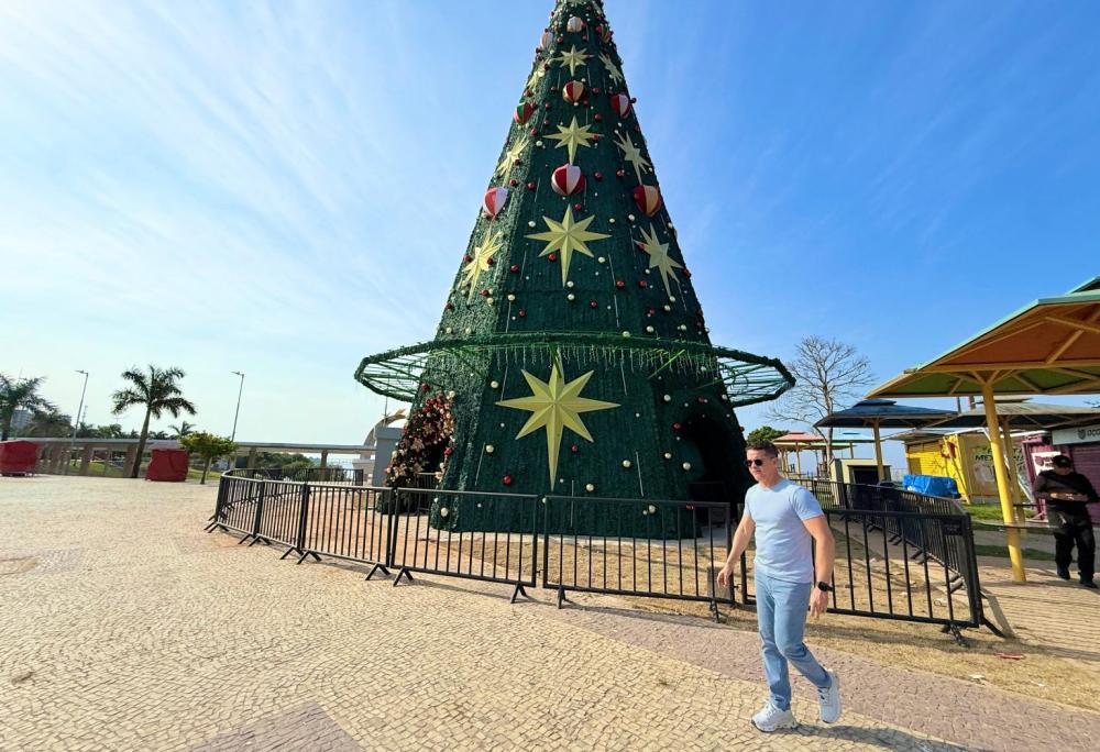 Prefeito David Almeida antecipa luzes de Natal na Ponta Negra e movimenta economia criativa com programação inédita Prefeito David Almeida antecipa luzes de Natal na Ponta Negra e movimenta economia criativa com programação inédita