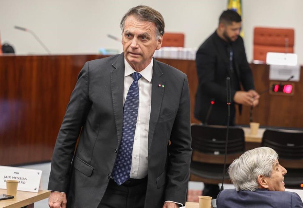 Recurso de Bolsonaro cita cerceamento de defesa e pede revisão da pena Recurso de Bolsonaro cita cerceamento de defesa e pede revisão da pena