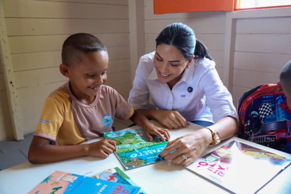 Mayra Dias alcança 1.000 dias de mandato com mais de R$ 40 milhões destinados a obras e melhorias no Amazonas Mayra Dias alcança 1.000 dias de mandato com mais de R$ 40 milhões destinados a obras e melhorias no Amazonas