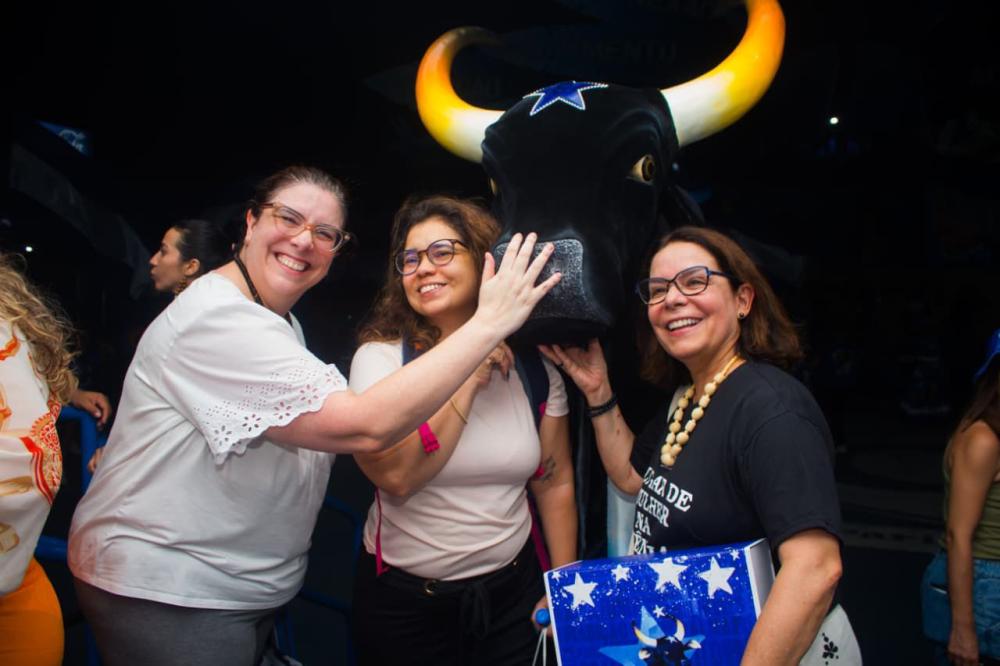 Caprichoso recebe Caravana “Iaraçu” e compartilha saberes da Amazônia com representantes do Brasil e da França Caprichoso recebe Caravana “Iaraçu” e compartilha saberes da Amazônia com representantes do Brasil e da França