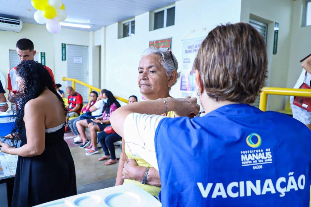 Prefeitura recebe 300 mil doses de vacina contra Influenza para iniciar campanha em Manaus Prefeitura recebe 300 mil doses de vacina contra Influenza para iniciar campanha em Manaus