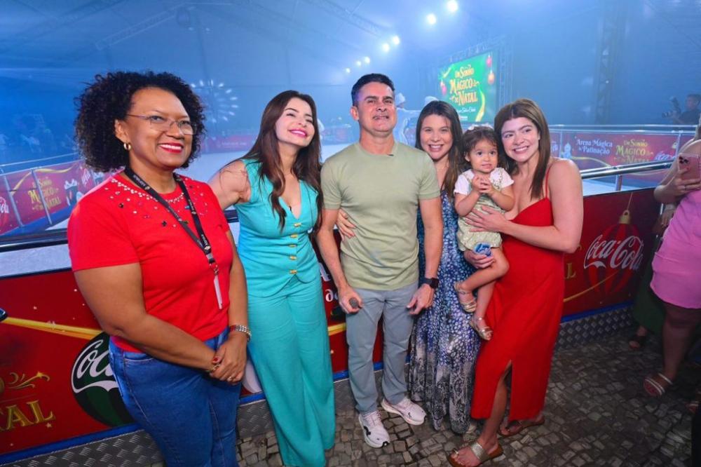 Prefeito David Almeida inaugura decoração natalina e pista de patinação no gelo no complexo turístico Ponta Negra