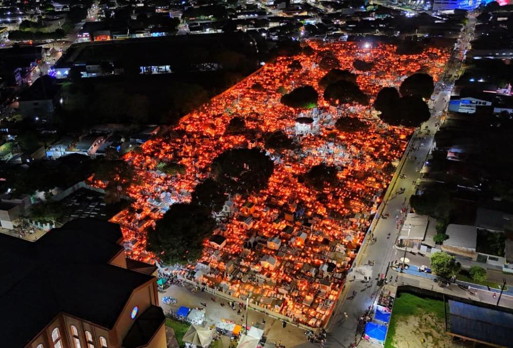 Dia de Finados é marcado por homenagens em Parintins