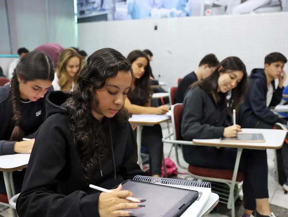 Conheça as regras para a prova de redação do Enem 2025 no domingo