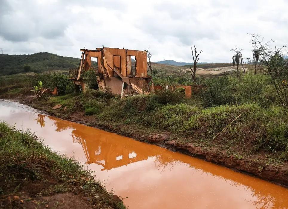 Doce Amargo faz reportagem em quadrinhos sobre desastre em Mariana