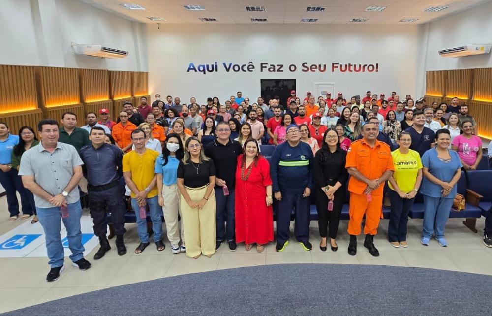 Psiquiatra ministra curso sobre manejo de crises em saúde mental para profissionais de Parintins