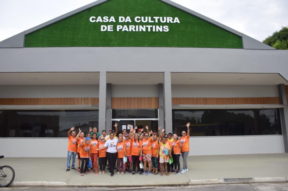 Entre memórias e sorrisos: idosos redescobrem a história de Parintins em visita à Casa da Cultura