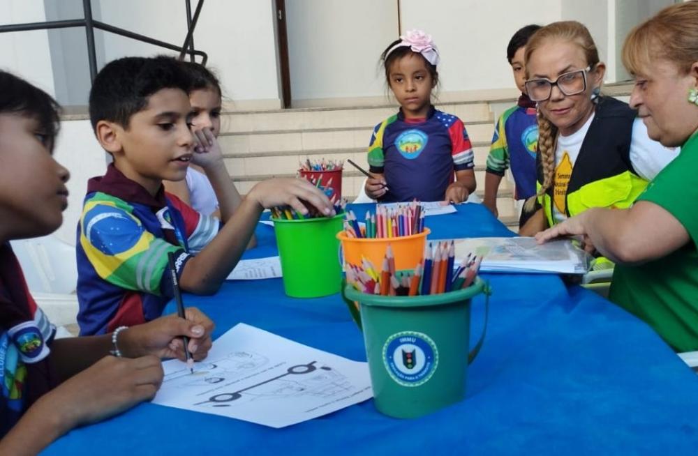 Prefeitura promove ação lúdica de educação de trânsito a ‘Clube de Aventureiros’ da zona Sul