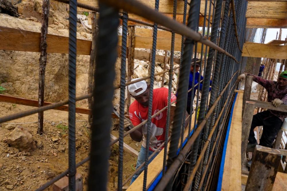 Muro de Arrimo de Parintins chega a 40% de execução