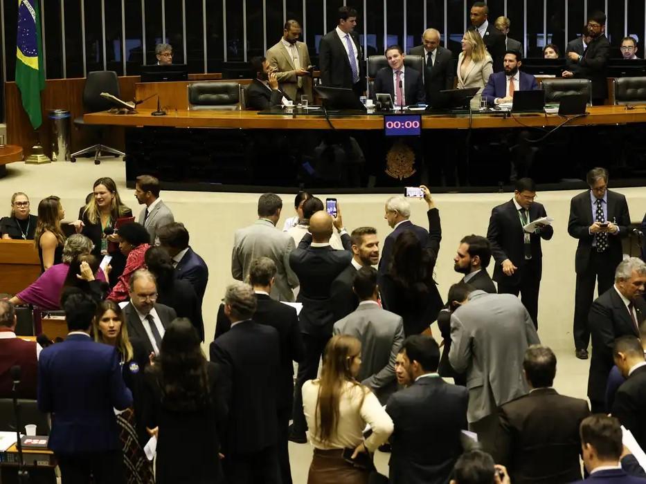 Motta adia votação de PL Antifacção para terça-feira (18)