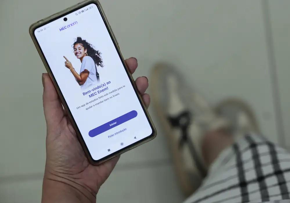 Participantes do Enem podem estudar por aplicativo do MEC