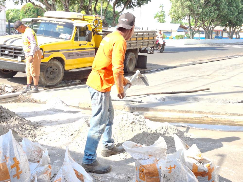 Recuperação de canaletas melhora escoamento e mobilidade na Avenida Nações Unidas